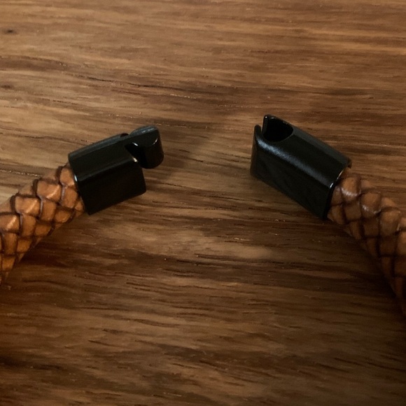 Men's Cowhide Woven Bracelet with Magnetic Closure - Picture 4 of 4